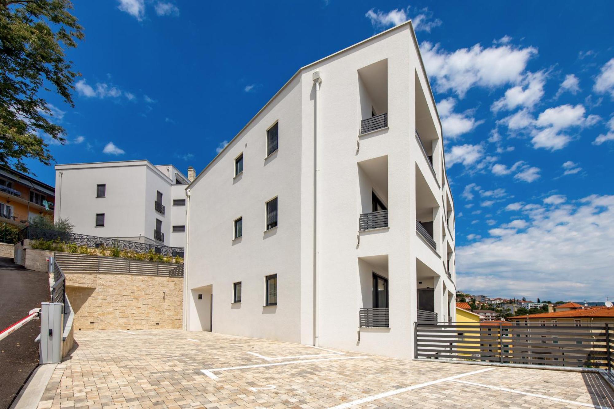 Belinda Apartments With Balcony & Private Parking Opatija Bagian luar foto