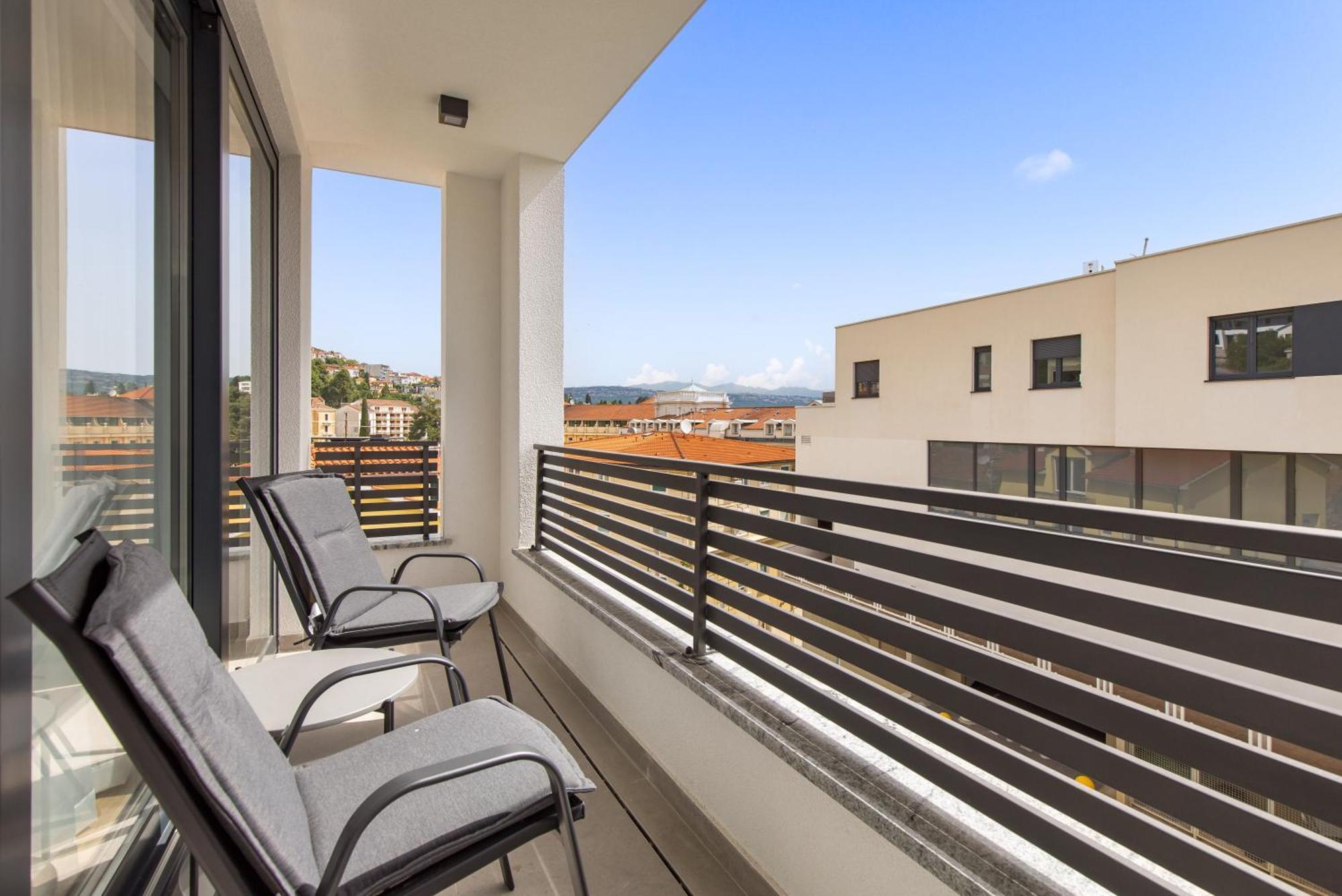 Belinda Apartments With Balcony & Private Parking Opatija Bagian luar foto
