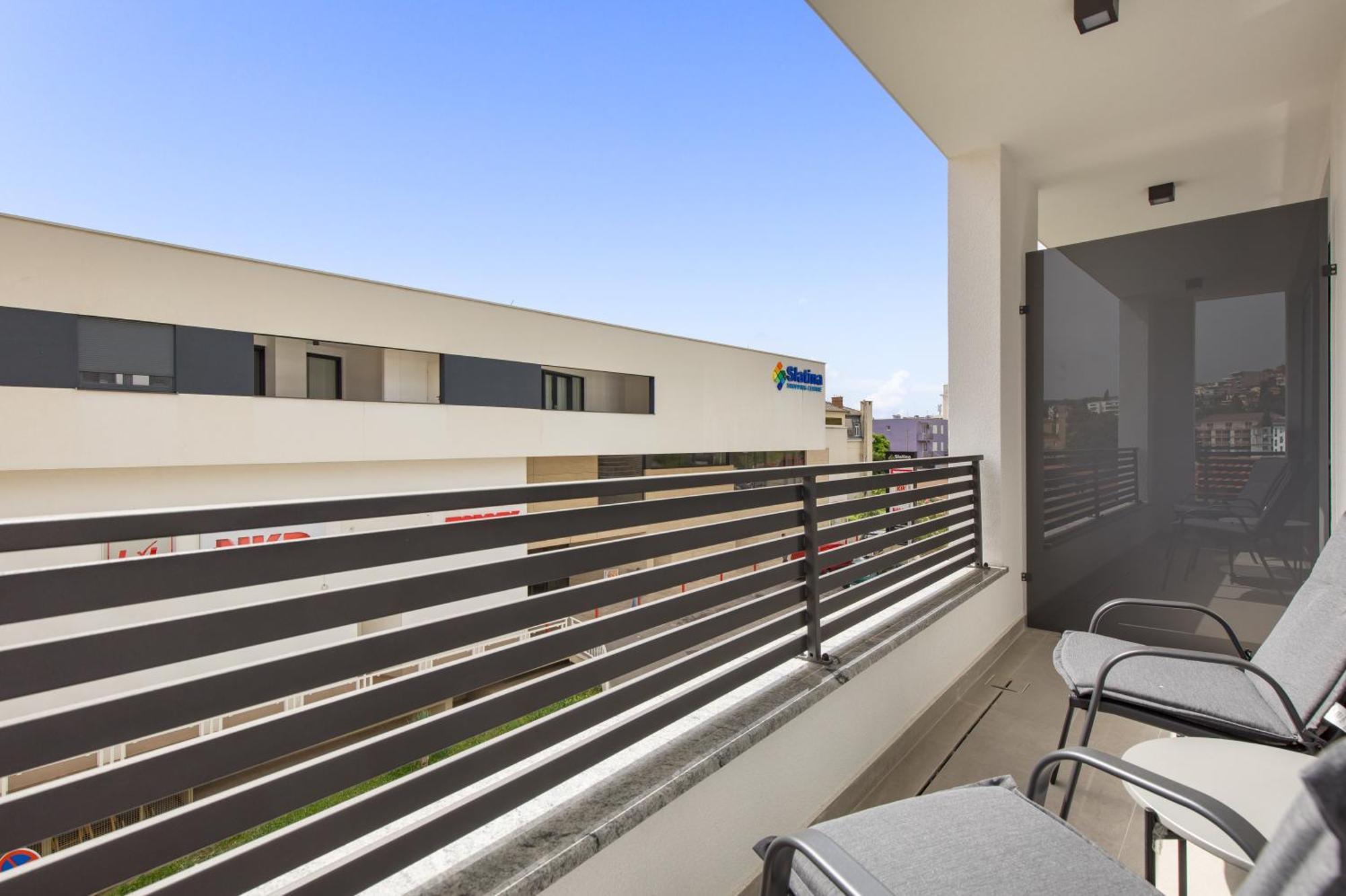 Belinda Apartments With Balcony & Private Parking Opatija Bagian luar foto