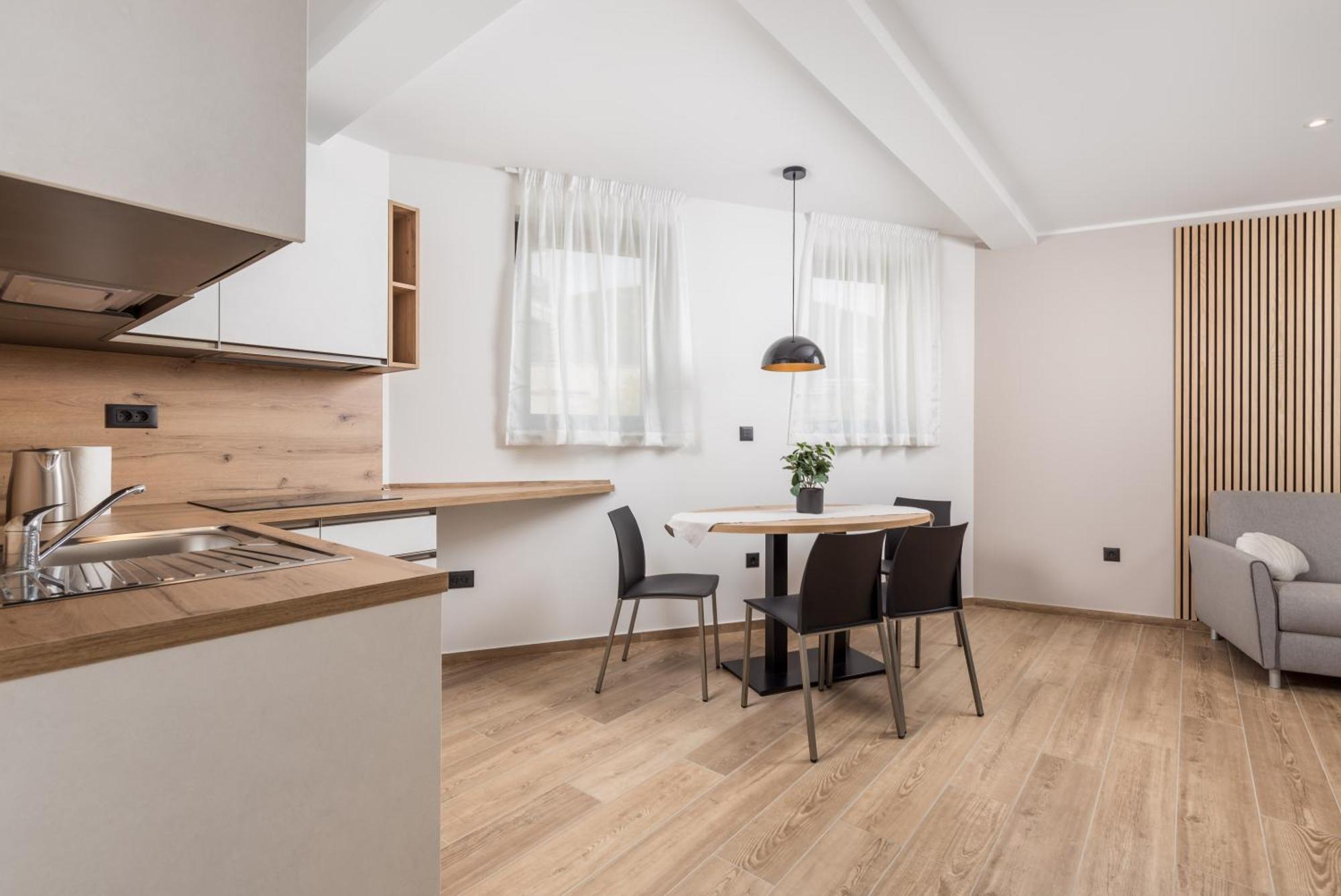 Belinda Apartments With Balcony & Private Parking Opatija Bagian luar foto