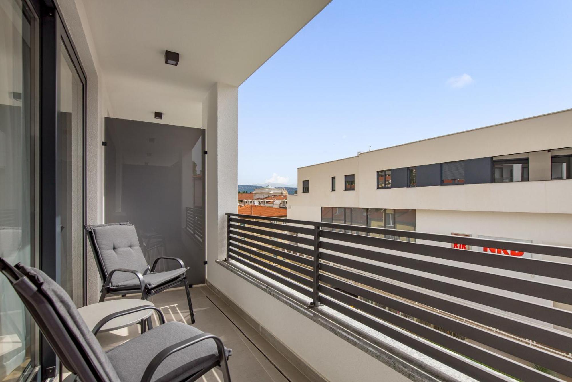Belinda Apartments With Balcony & Private Parking Opatija Bagian luar foto