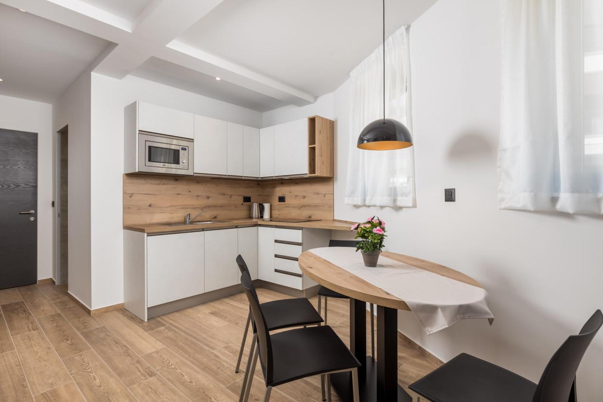 Belinda Apartments With Balcony & Private Parking Opatija Bagian luar foto