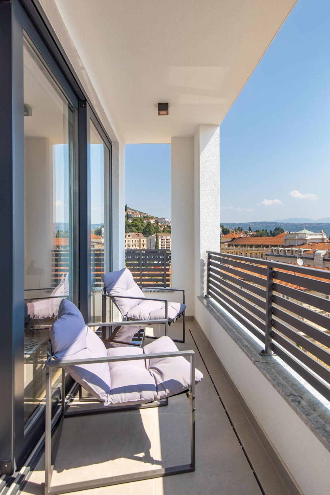 Belinda Apartments With Balcony & Private Parking Opatija Bagian luar foto