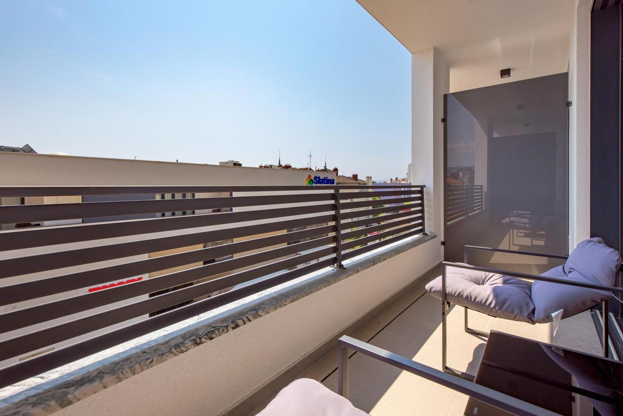 Belinda Apartments With Balcony & Private Parking Opatija Bagian luar foto