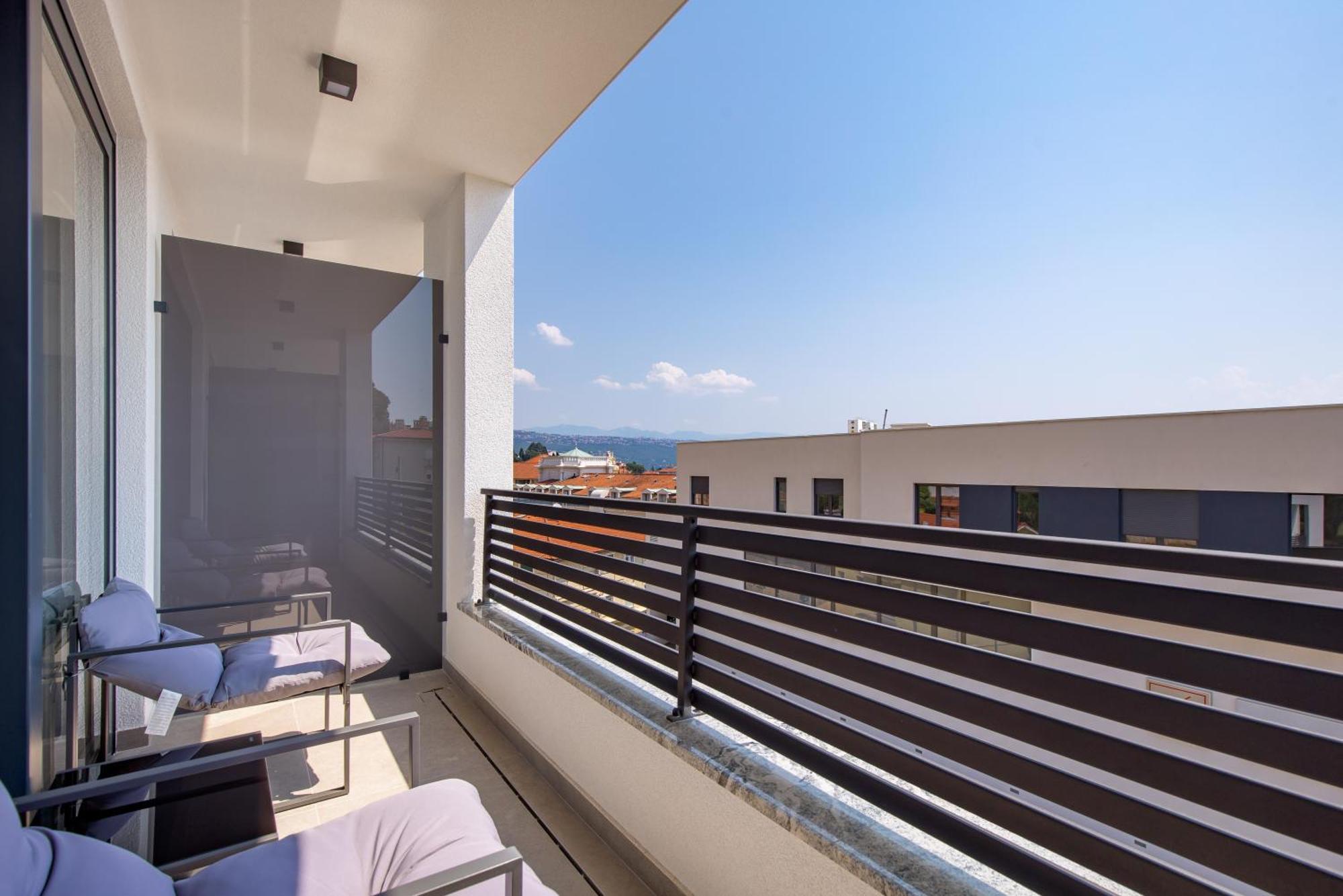 Belinda Apartments With Balcony & Private Parking Opatija Bagian luar foto