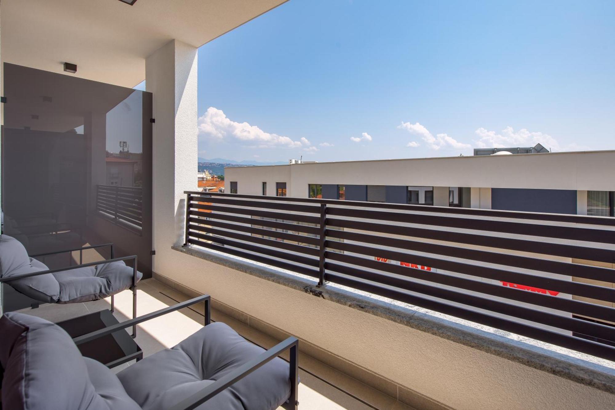 Belinda Apartments With Balcony & Private Parking Opatija Bagian luar foto