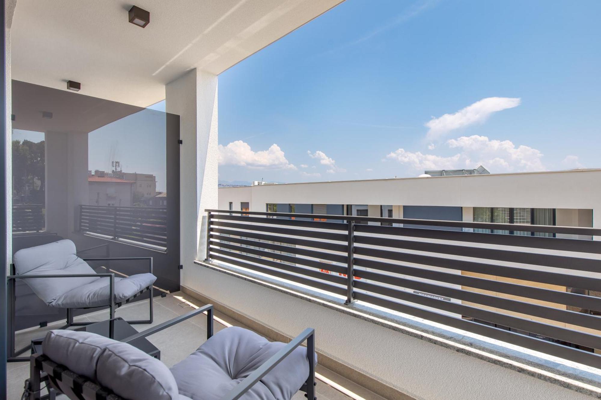 Belinda Apartments With Balcony & Private Parking Opatija Bagian luar foto